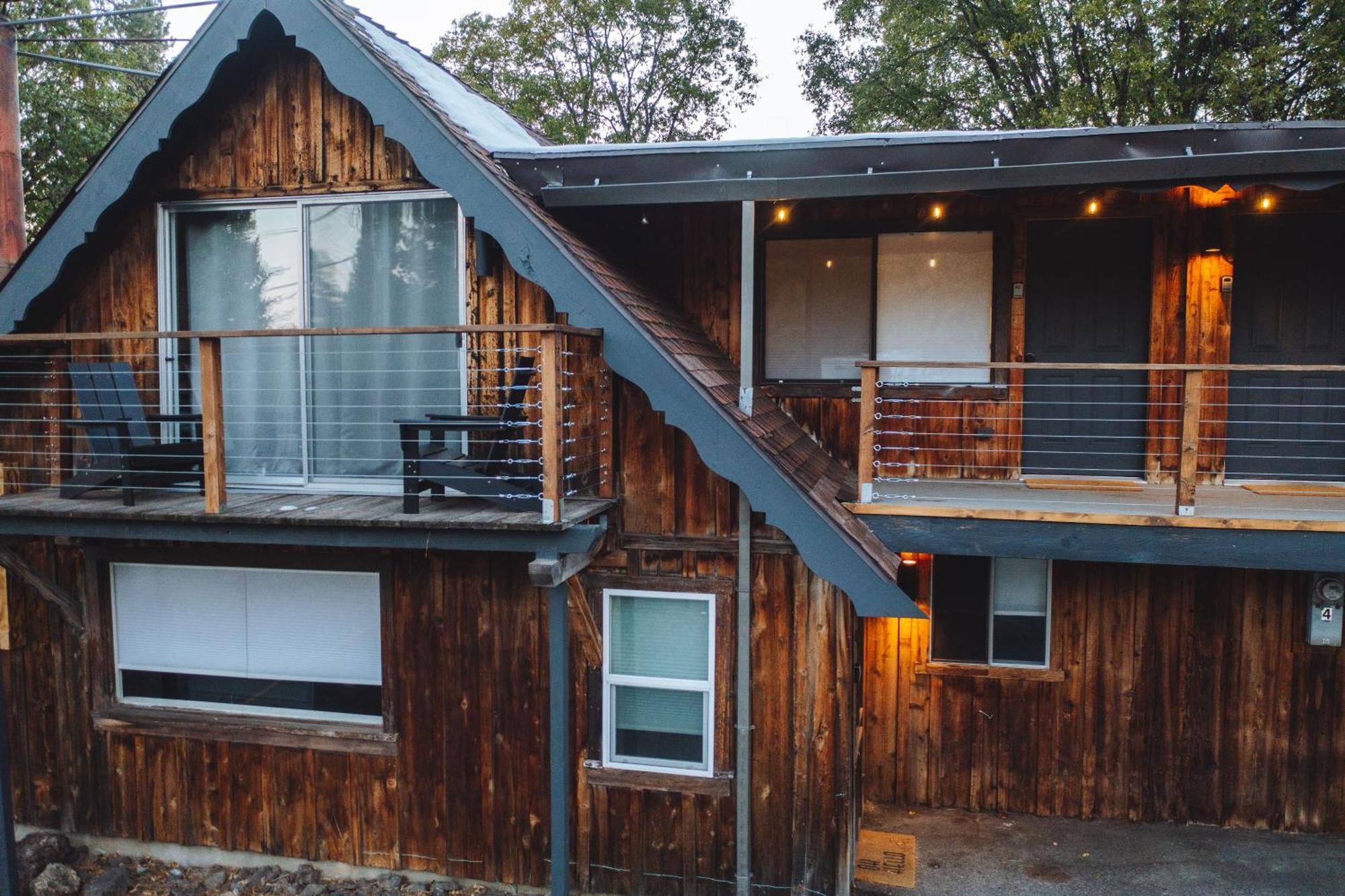 Basecamp Lodge Маунт Шаста Екстериор снимка