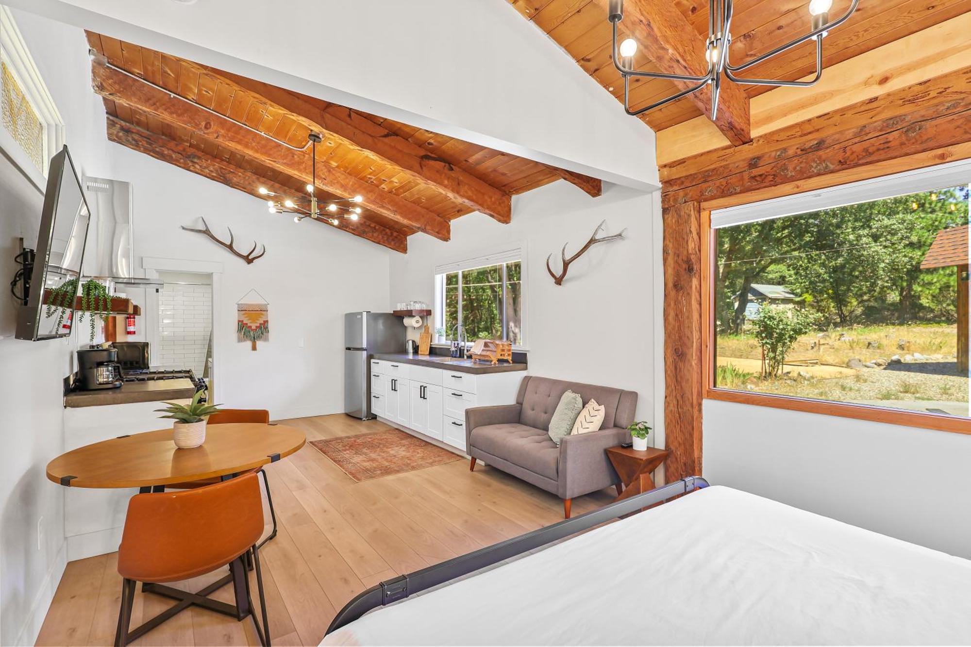 Basecamp Lodge Маунт Шаста Стая снимка