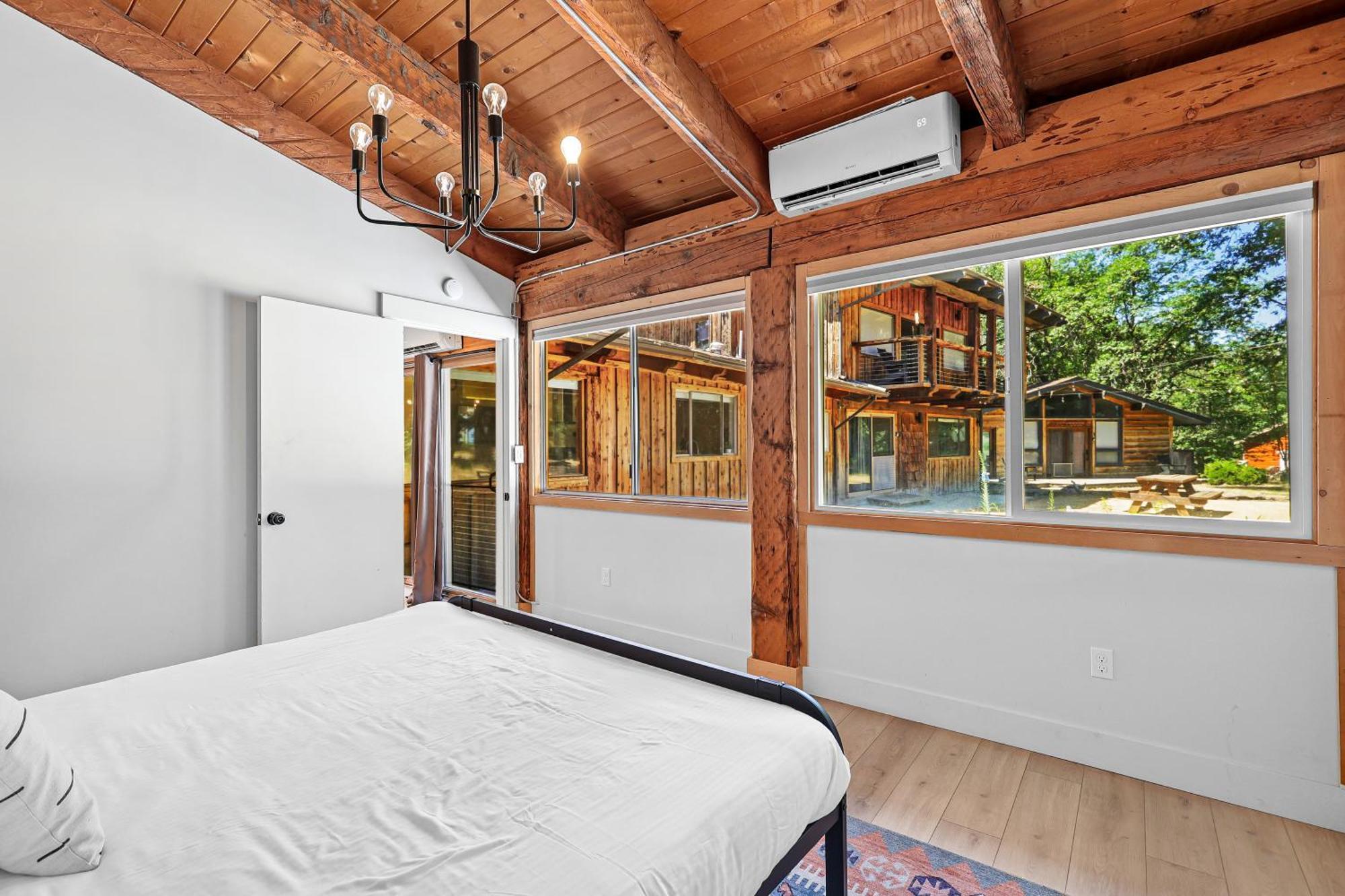 Basecamp Lodge Маунт Шаста Стая снимка