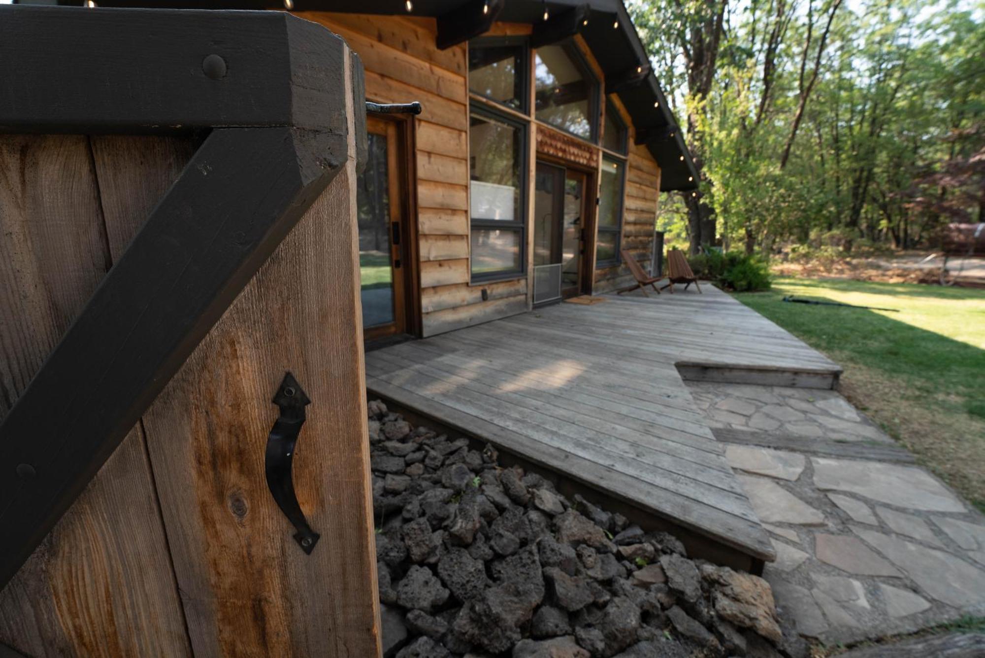 Basecamp Lodge Маунт Шаста Стая снимка