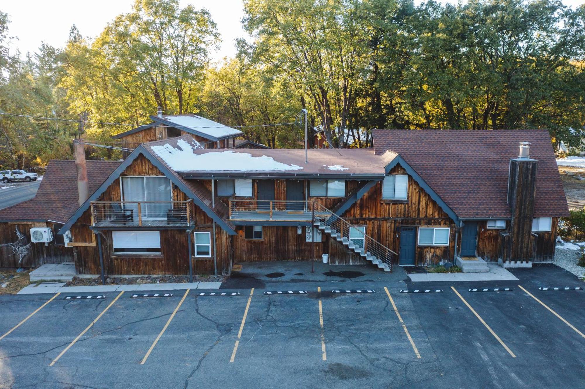 Basecamp Lodge Маунт Шаста Екстериор снимка