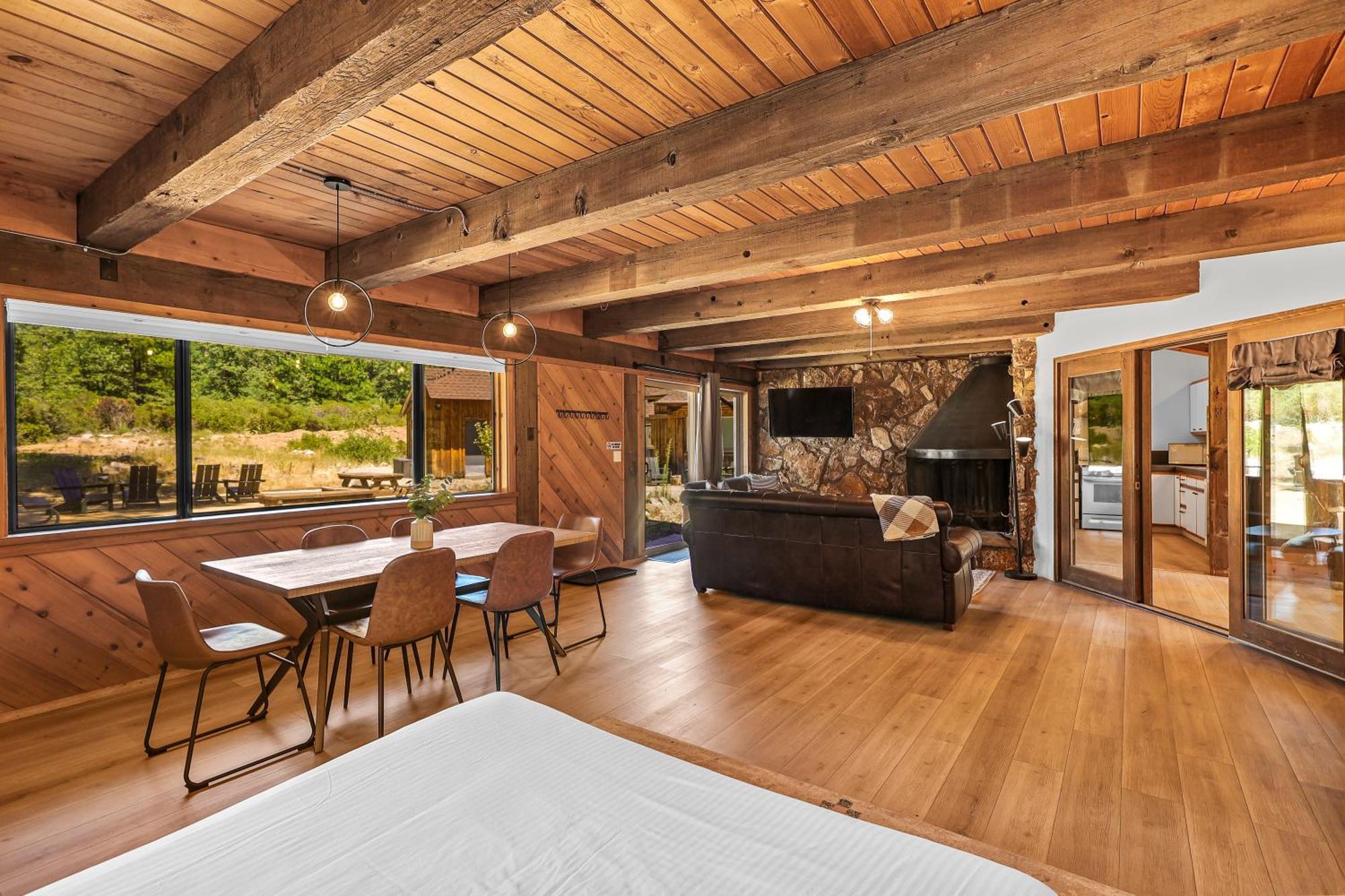 Basecamp Lodge Маунт Шаста Екстериор снимка