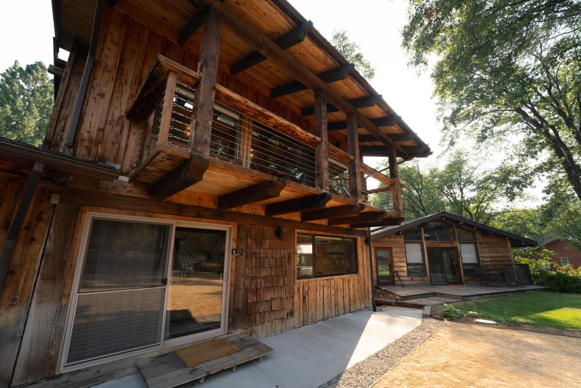 Basecamp Lodge Маунт Шаста Екстериор снимка