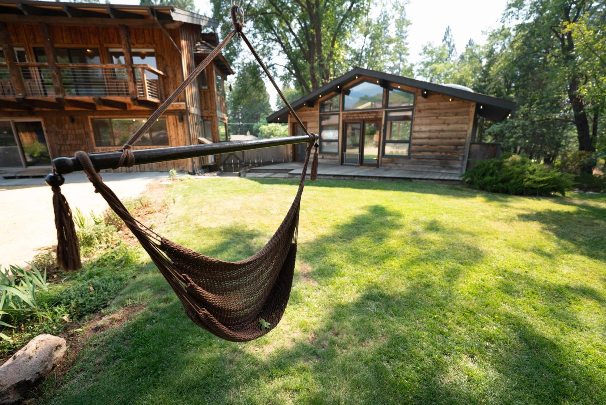 Basecamp Lodge Маунт Шаста Екстериор снимка