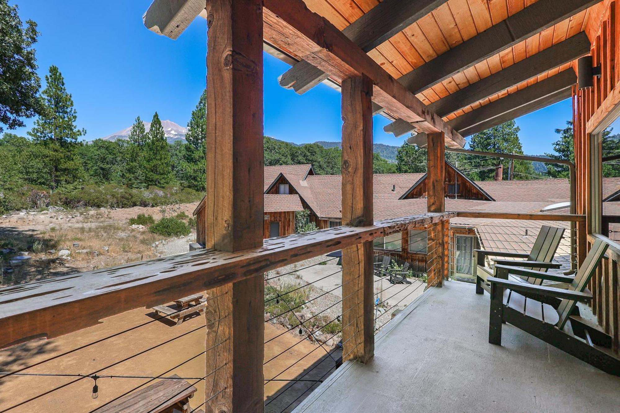 Basecamp Lodge Маунт Шаста Екстериор снимка