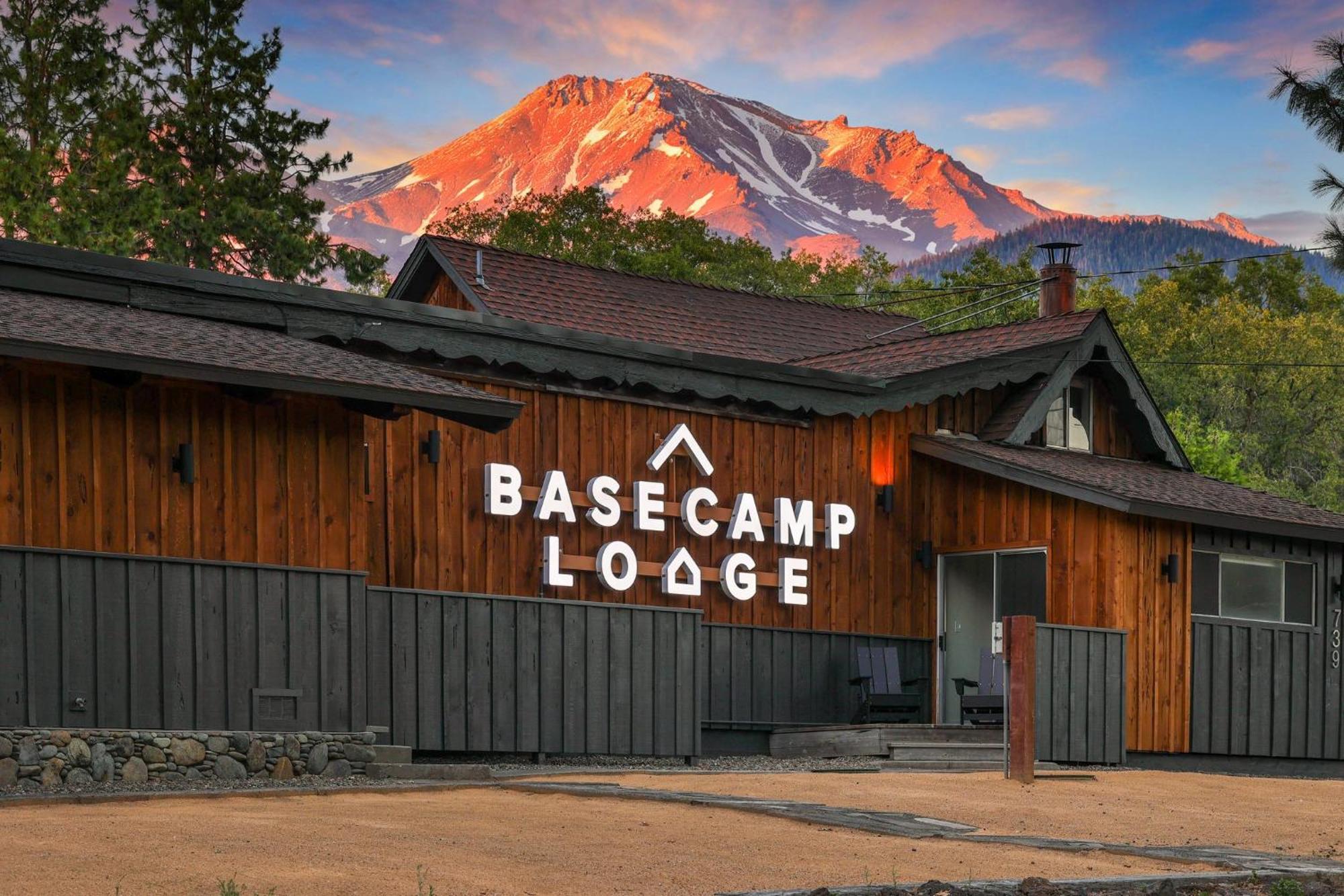 Basecamp Lodge Маунт Шаста Екстериор снимка